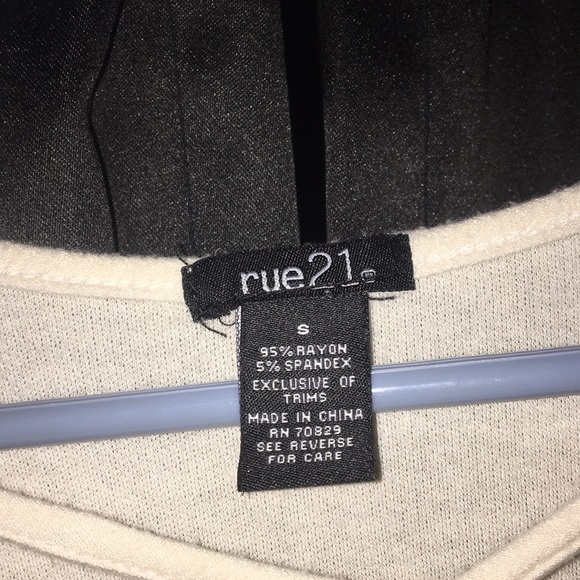 Rue 21 Half Sleeve - Picture 2 of 2